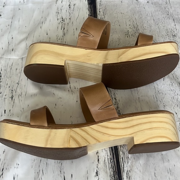 NWT All day Clog - Picture 3 of 4